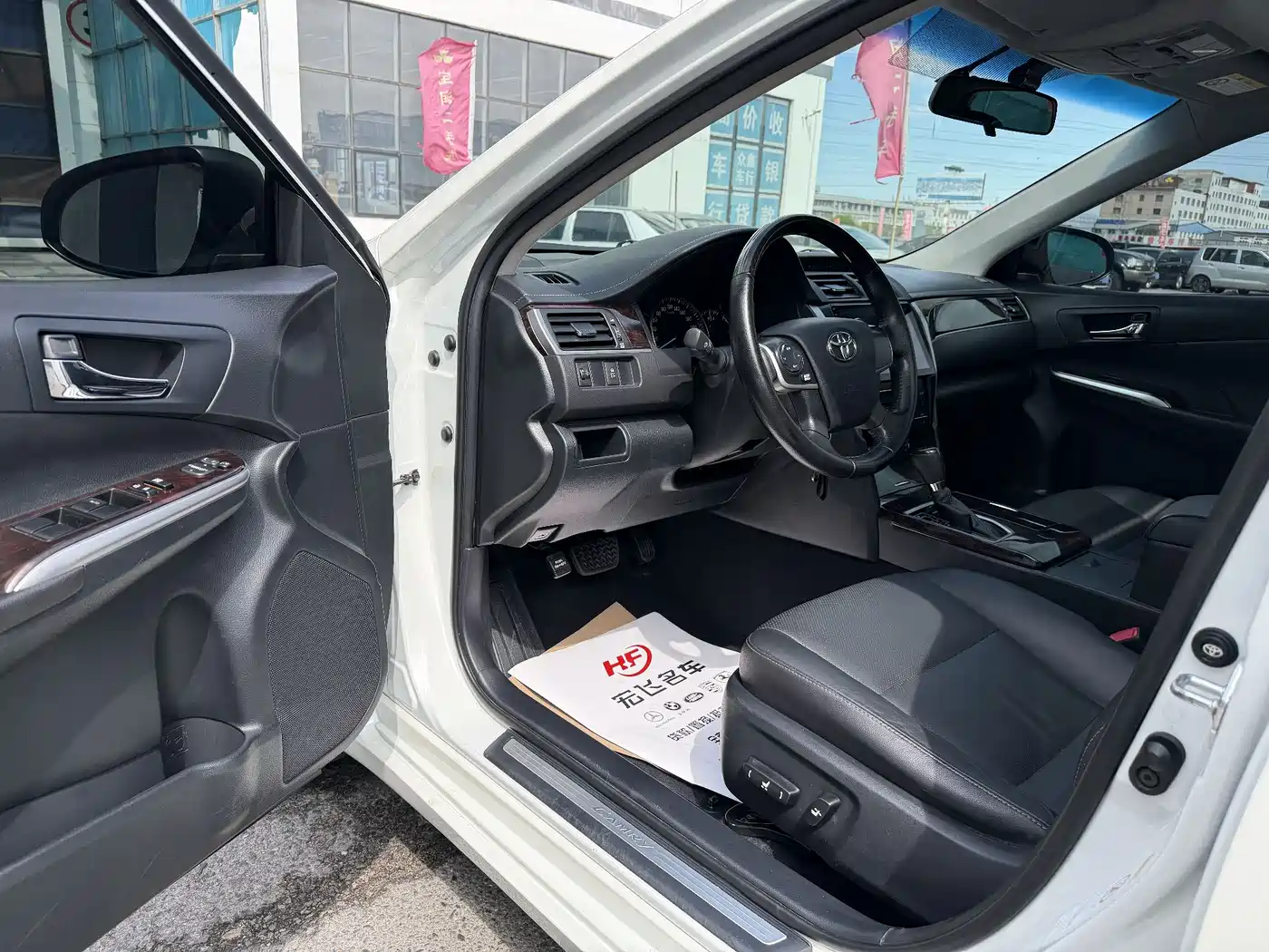 Toyota Camry 2016 2.0G 10th Anniversary Luxury Edition фото 12