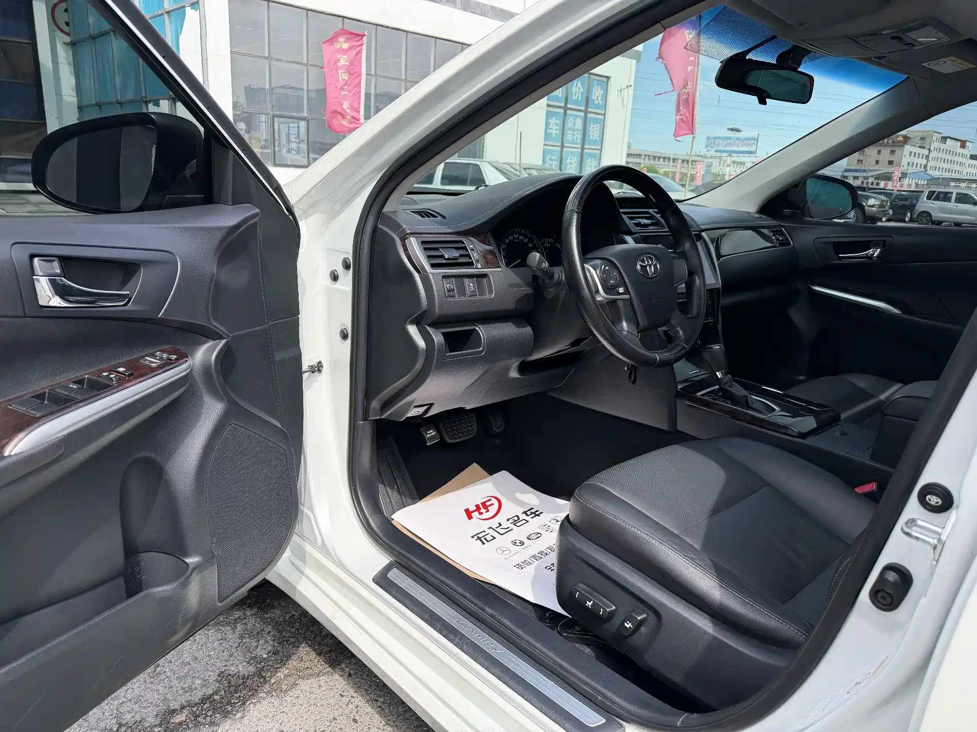 Фото 12 - Toyota Camry