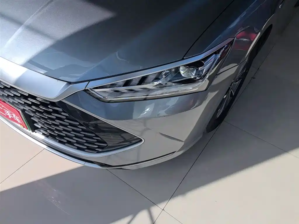 BYD Qin PLUS 2024 Glory Edition DM-i 55KM Leading фото 24