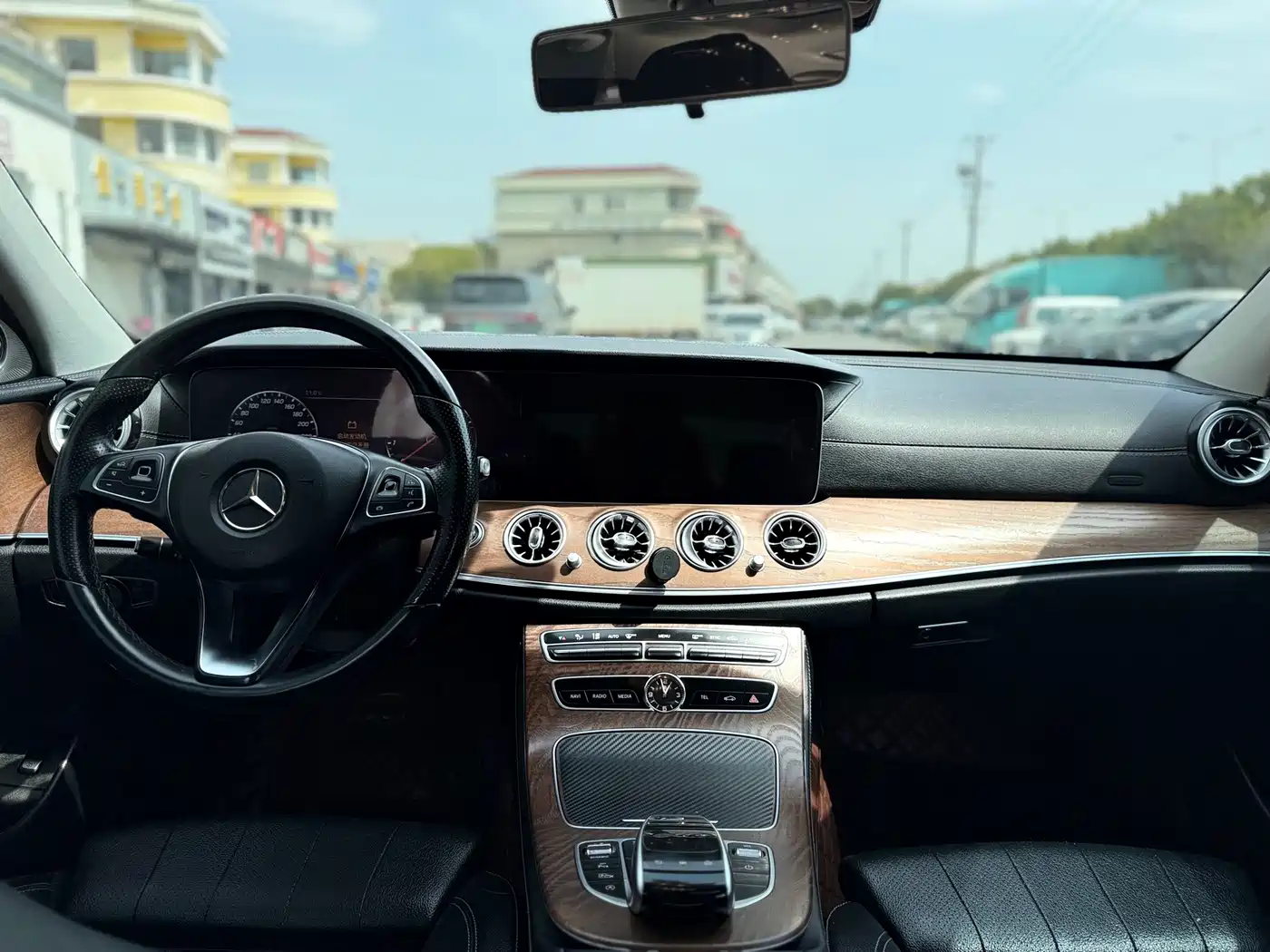 Mercedes-Benz E-Class 2018 Facelift E 200 L фото 13