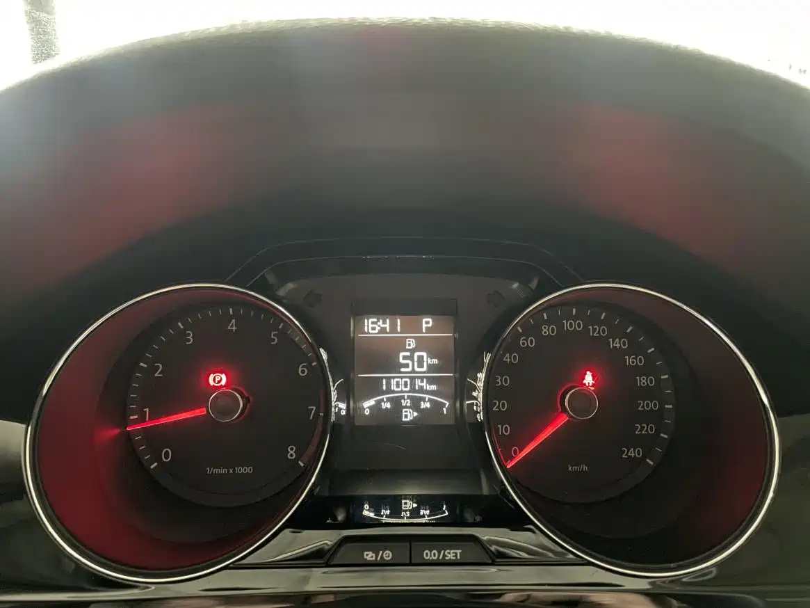 Volkswagen Bora 2013 1.6L Automatic Comfort Model фото 10