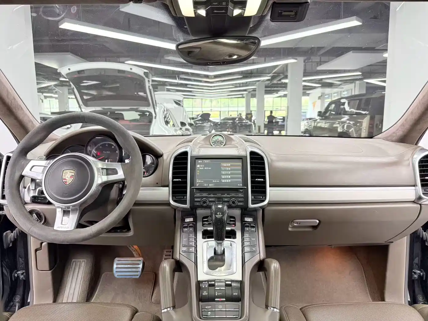 Porsche Cayenne 2011 Cayenne Turbo 4.8T фото 8