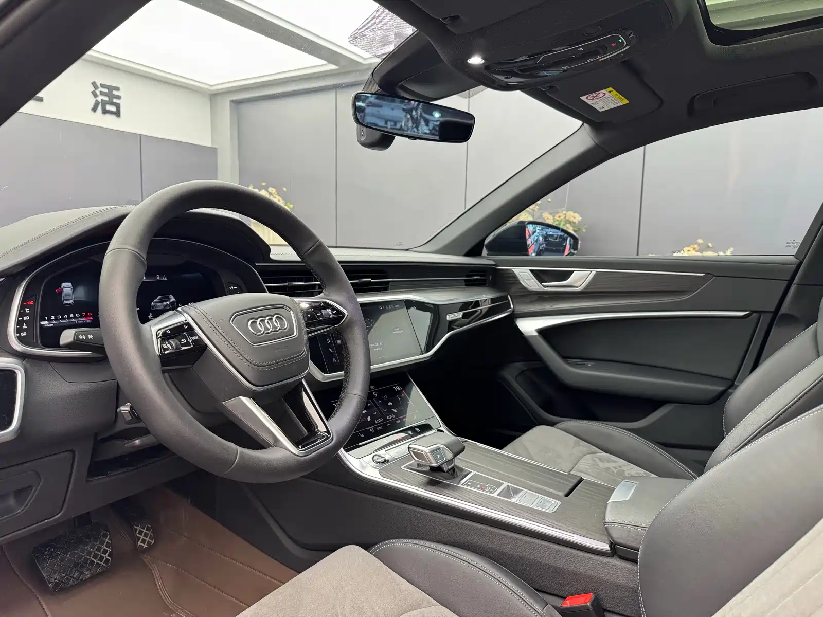 Фото 4 - Audi A6L