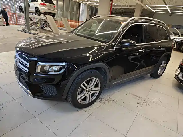 MERCEDES-BENZ GLB