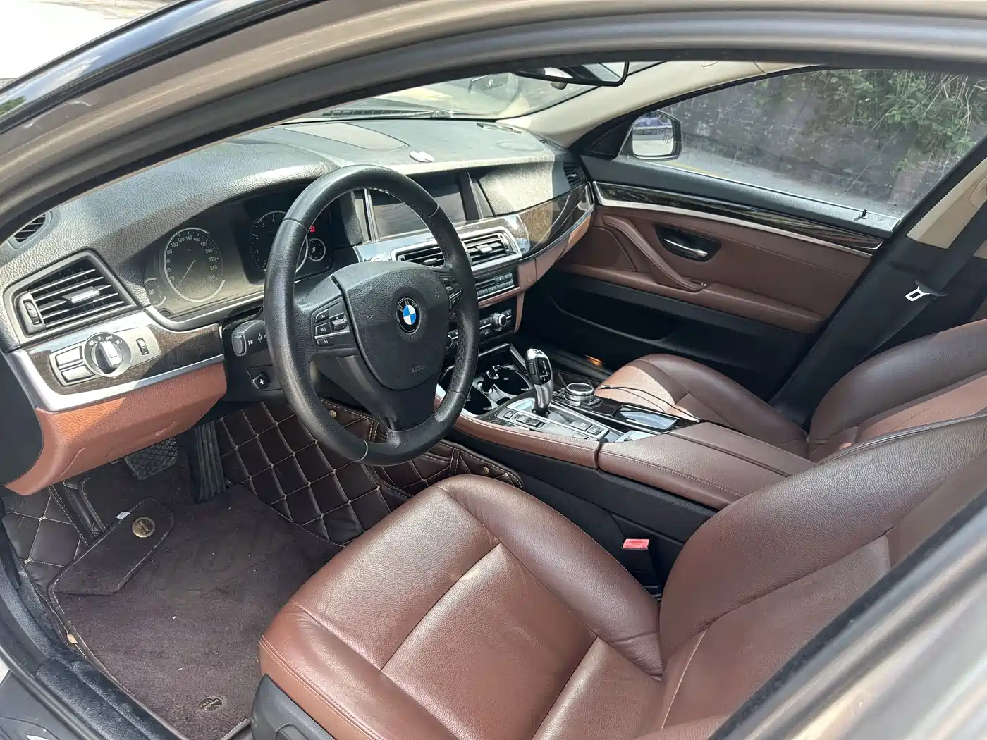 Photo 4 - BMW 5 Series