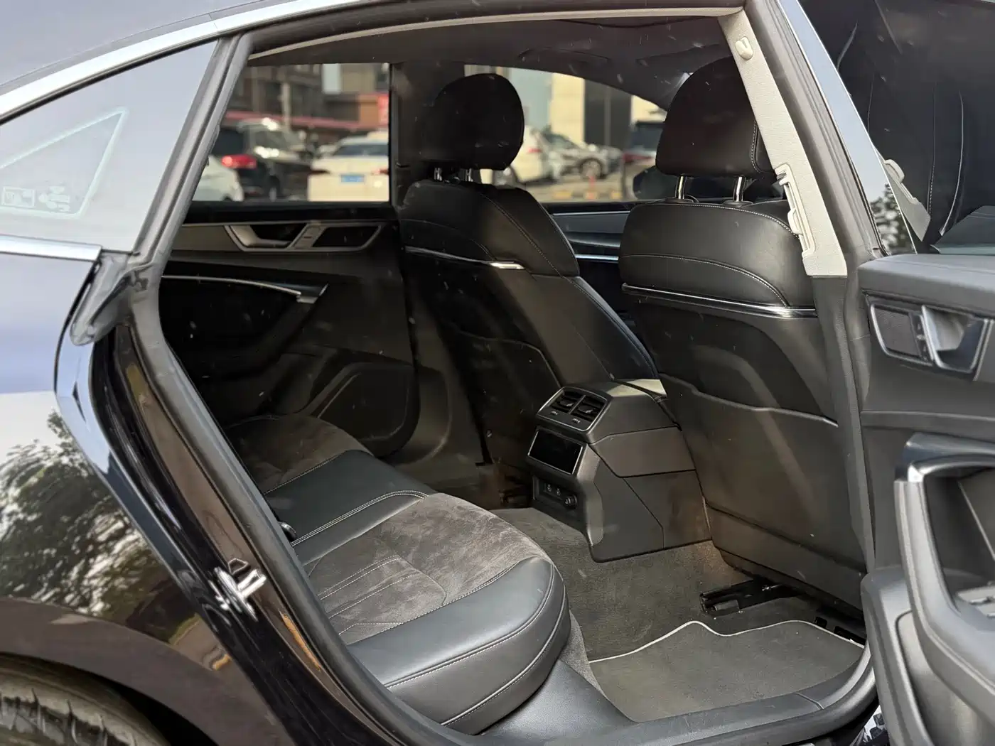 Audi A7L 2024 45 TFSI Luxury фото 9