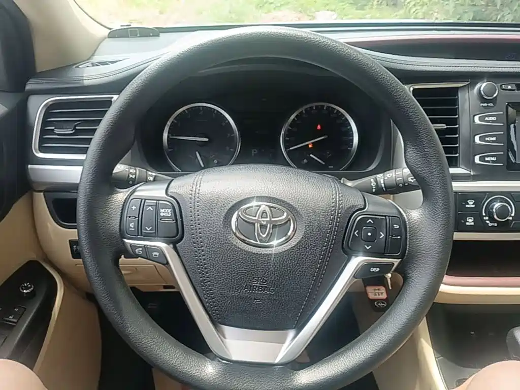 Фото 11 - Toyota Highlander