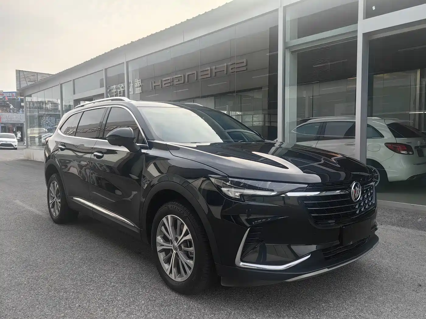 Photo 3 - Buick Envision Plus