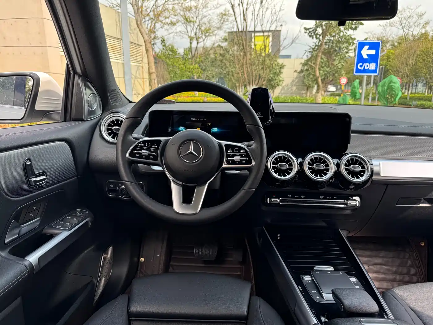 MERCEDES-BENZ GLB