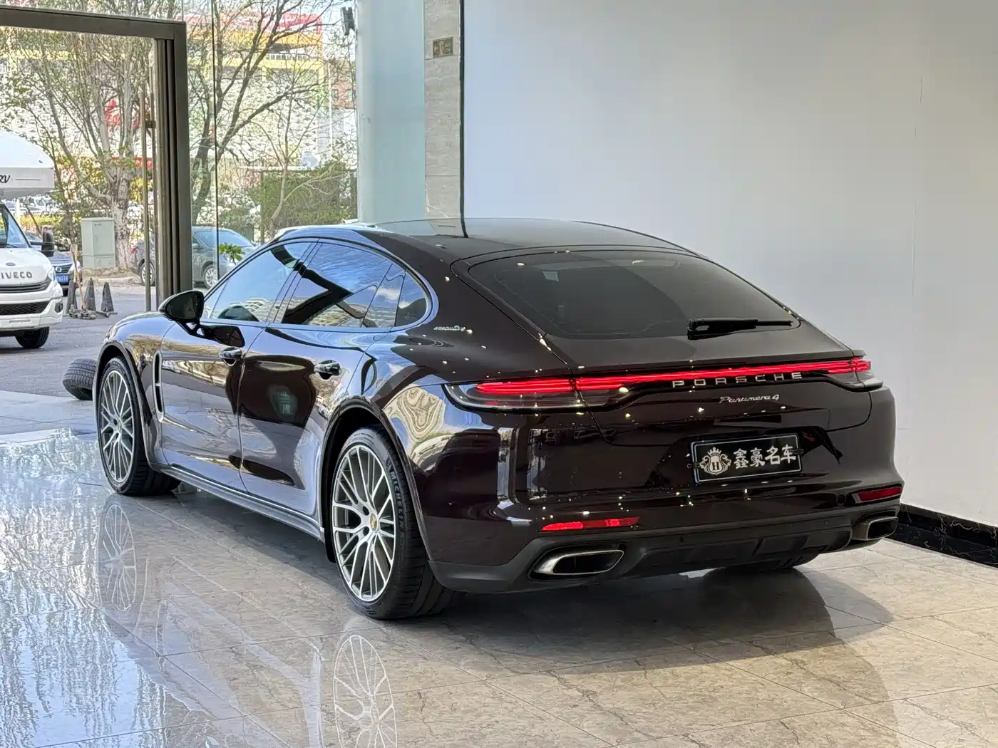 Porsche Panamera 2023 Panamera 4 Executive Long Wheelbase 2.9T фото 21
