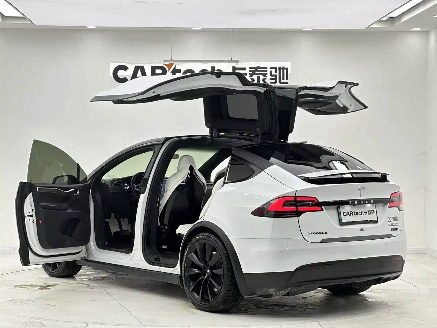 TESLA MODEL X
