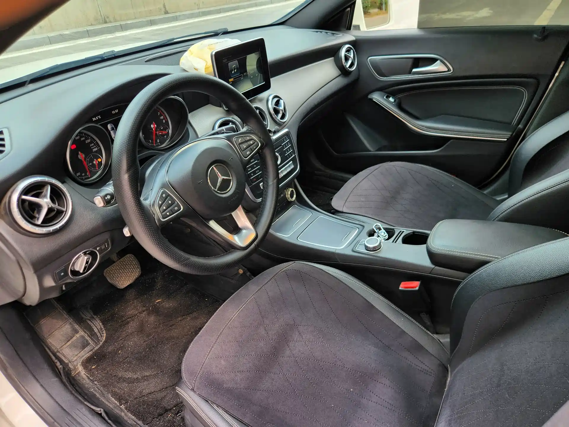 Photo 15 - Mercedes-Benz CLA (Import)
