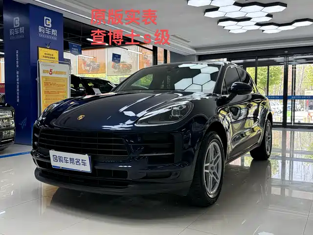 PORSCHE MACAN