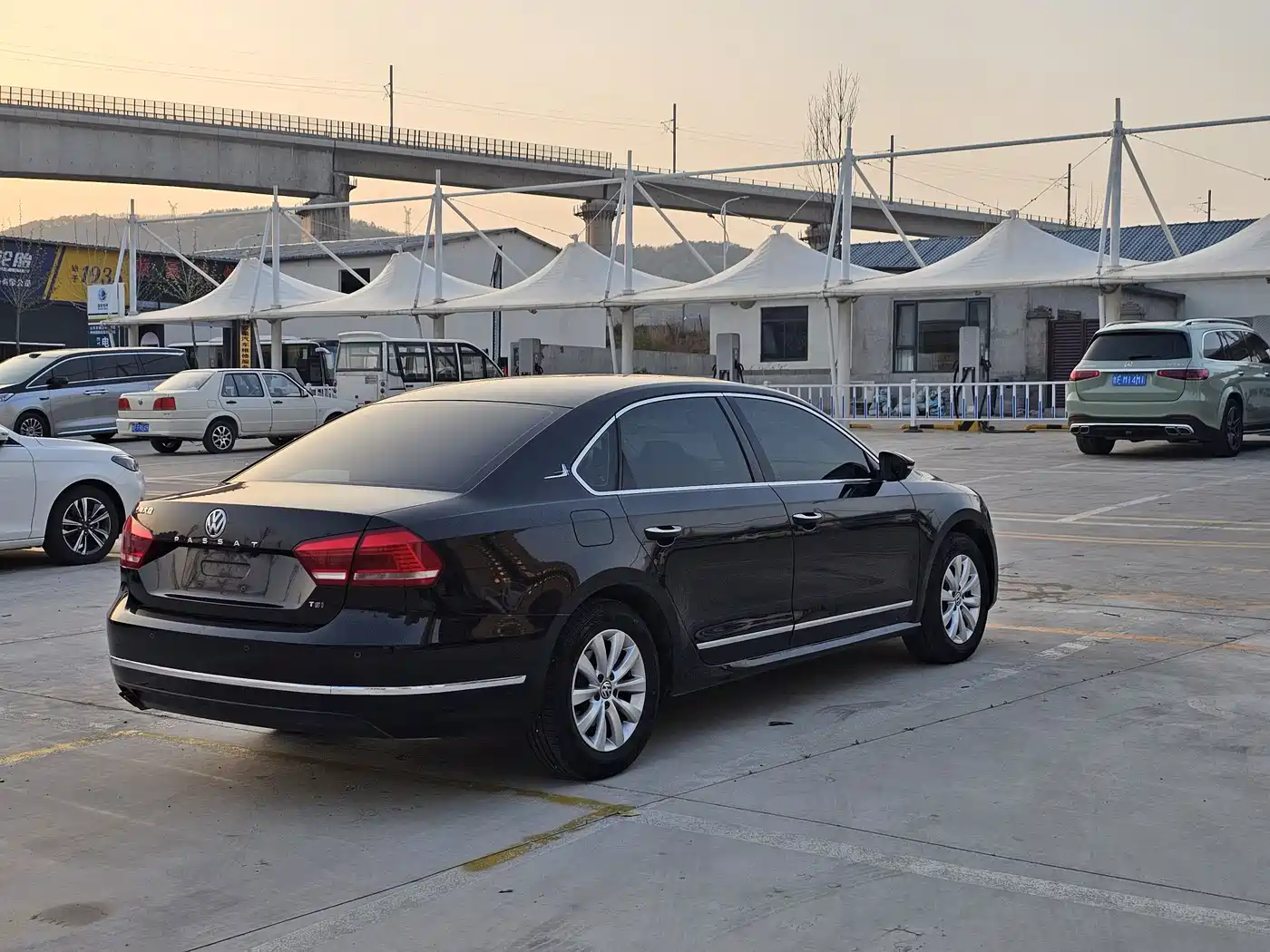 Volkswagen Passat 2015 1.8TSI DSG Honor Edition фото 6