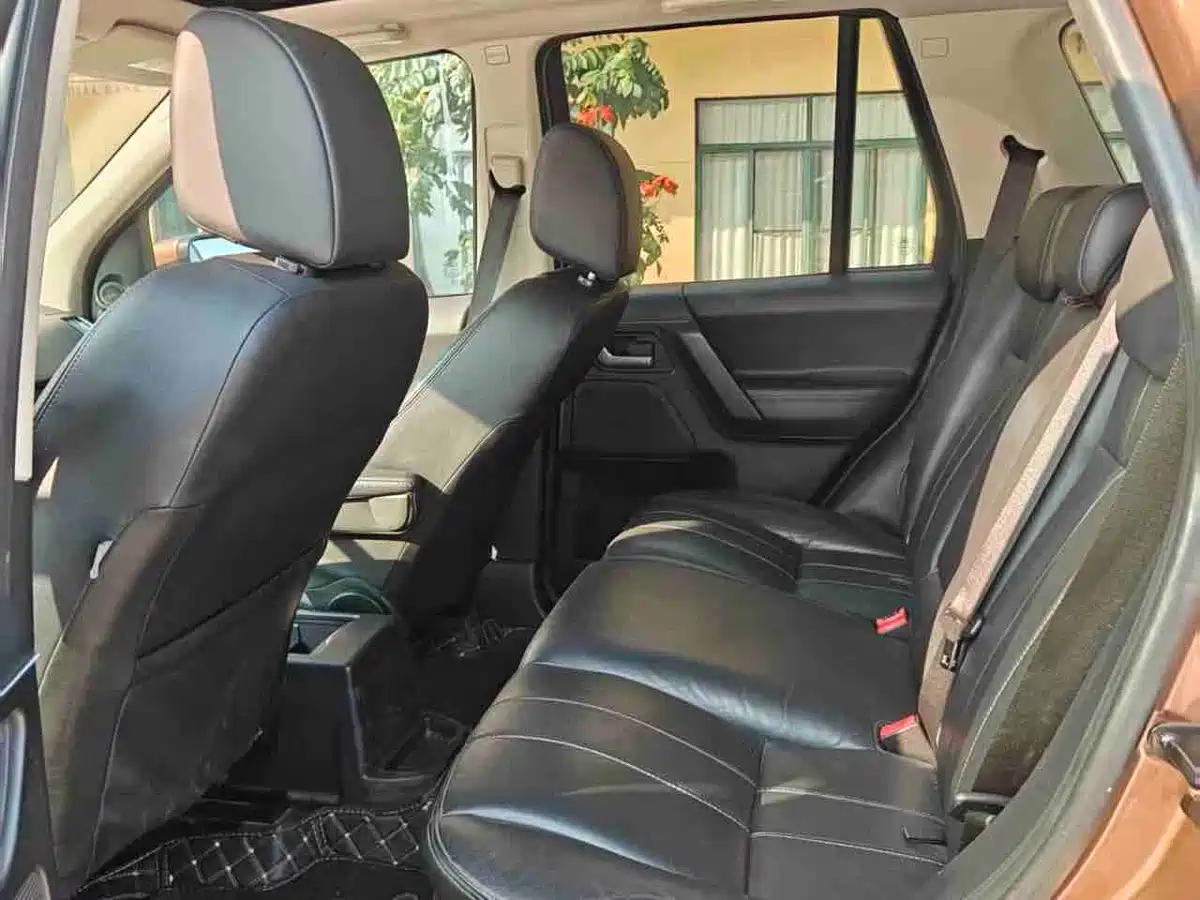 Land Rover Freelander 2 2014 2.0T Si4 SE Gasoline Edition фото 5