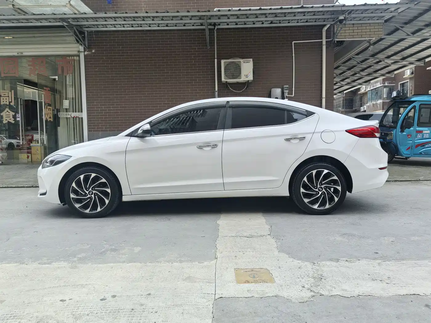 Hyundai Elantra 2020 1.5L CVT Smart Style·Elite фото 4