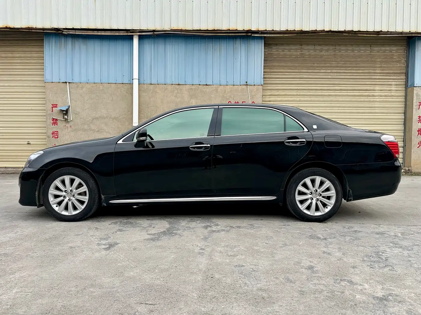 Toyota Crown 2012 2.5L Royal Leather Edition фото 4