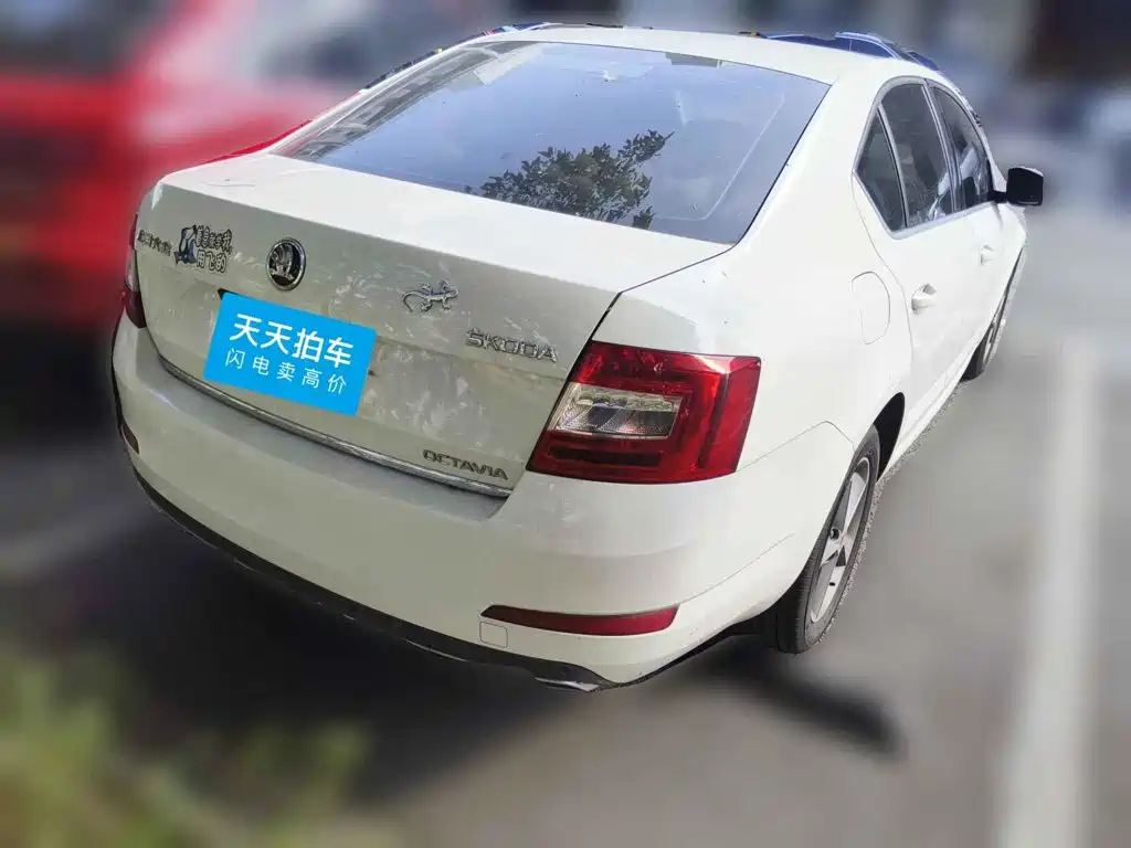 Фото 2 - Škoda Octavia