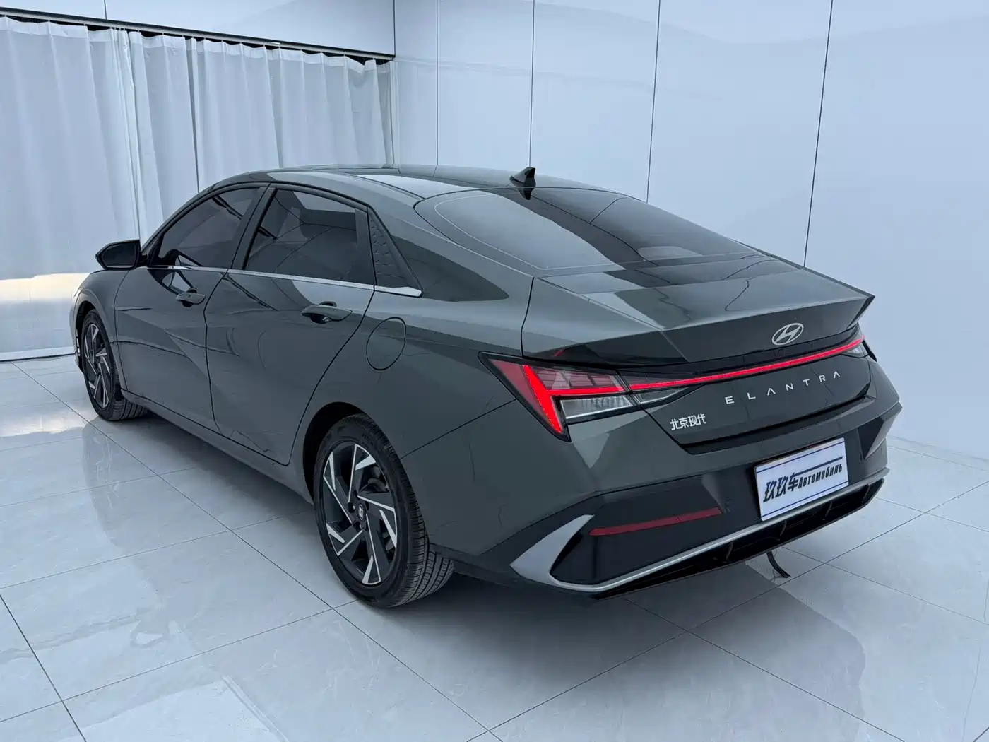 Hyundai Elantra 2023 Model 1.5L CVT LUX Premium Edition фото 6