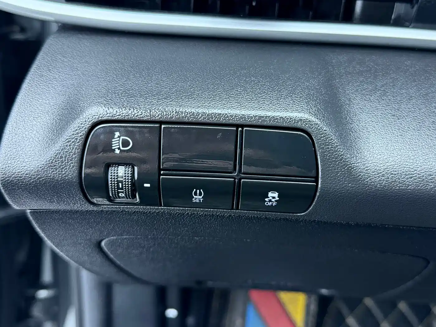 Hyundai Elantra 2023 Model 1.5L CVT LUX Premium Edition фото 8