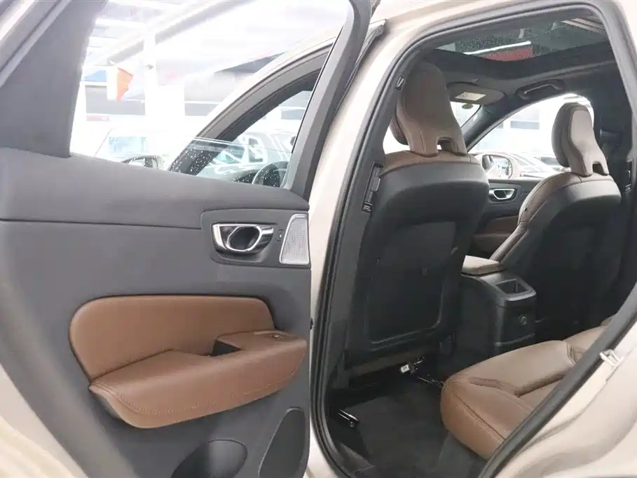 VOLVO XC60 PLUG IN HYBRID