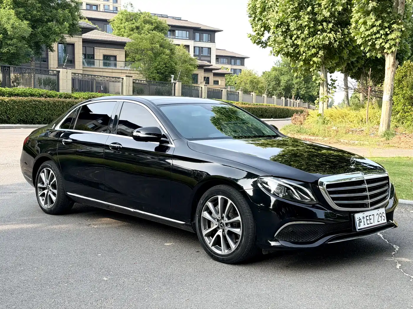 Mercedes-Benz E-Class 2019 E 300 L Luxury фото 3
