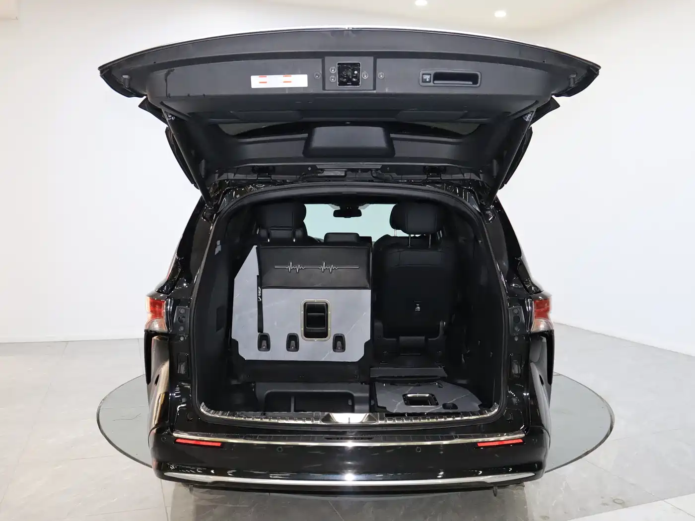 Toyota Sienna 2023 2.5L Hybrid Premium Edition фото 16