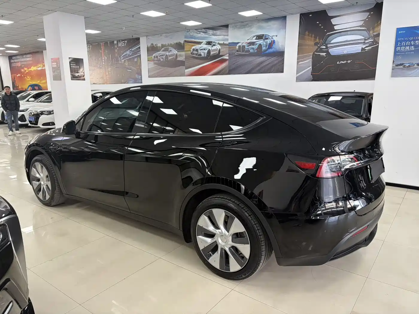TESLA MODEL Y