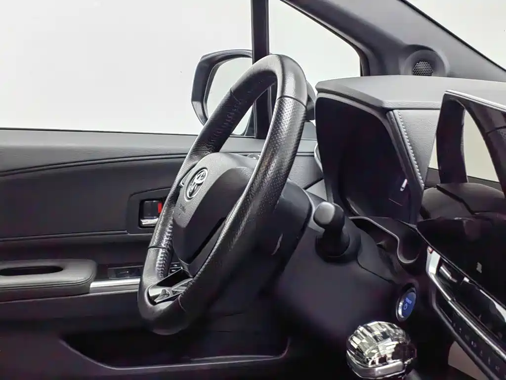 Photo 22 - Toyota Granvia