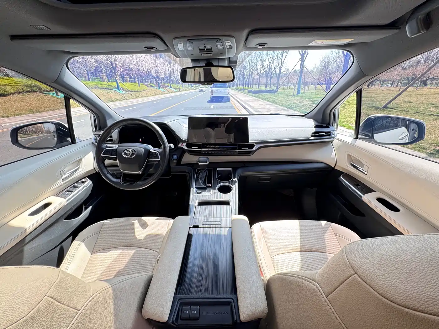 Toyota Sienna 2021 2.5L Hybrid Ultimate Edition фото 18