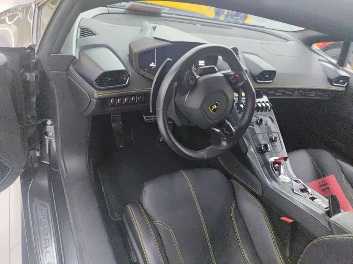 Lamborghini Huracán 2016 Huracán RWD Coupe фото 3