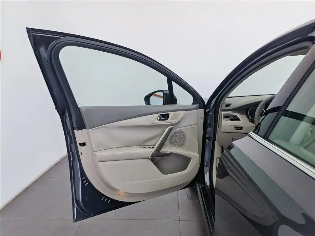 Peugeot 508 2011 2.3L Automatic Luxury Edition фото 8