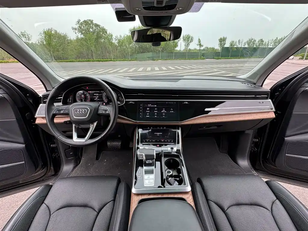 Audi Q7 2023 55 TFSI quattro S Premium фото 9