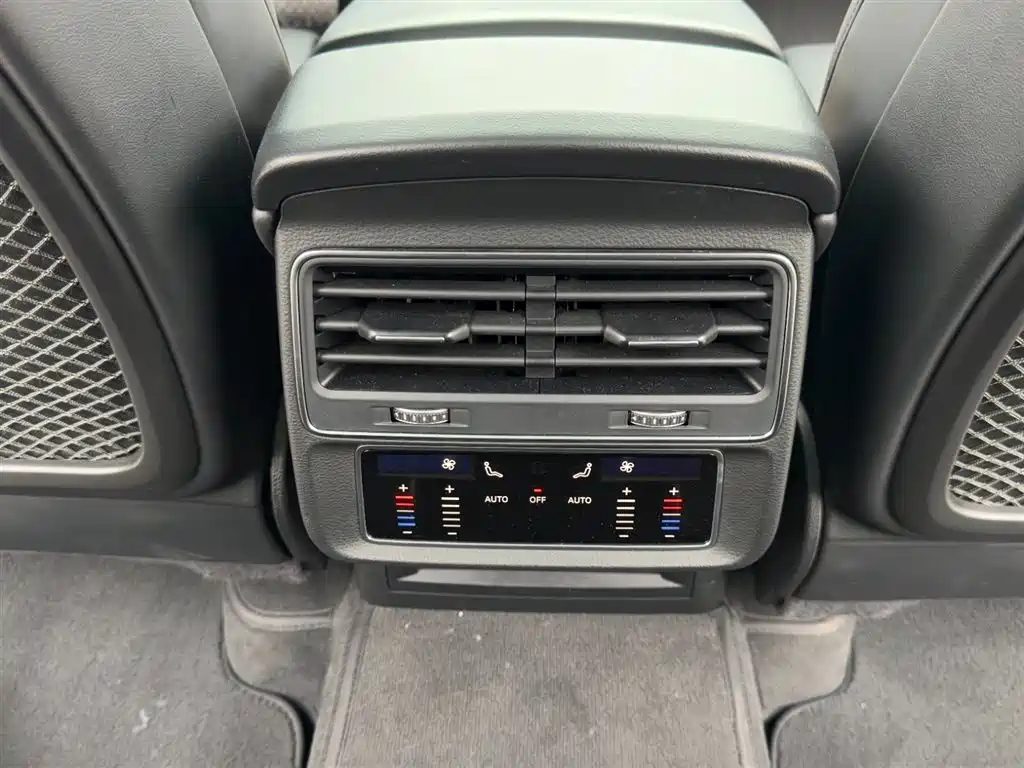 Audi Q7 2023 55 TFSI quattro S Premium фото 11