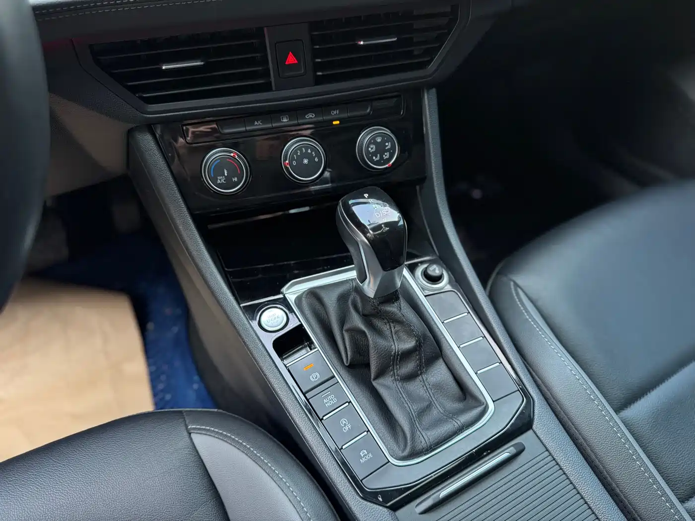 Volkswagen Sagitar 2021 200TSI DSG Comfort Smart Edition фото 13