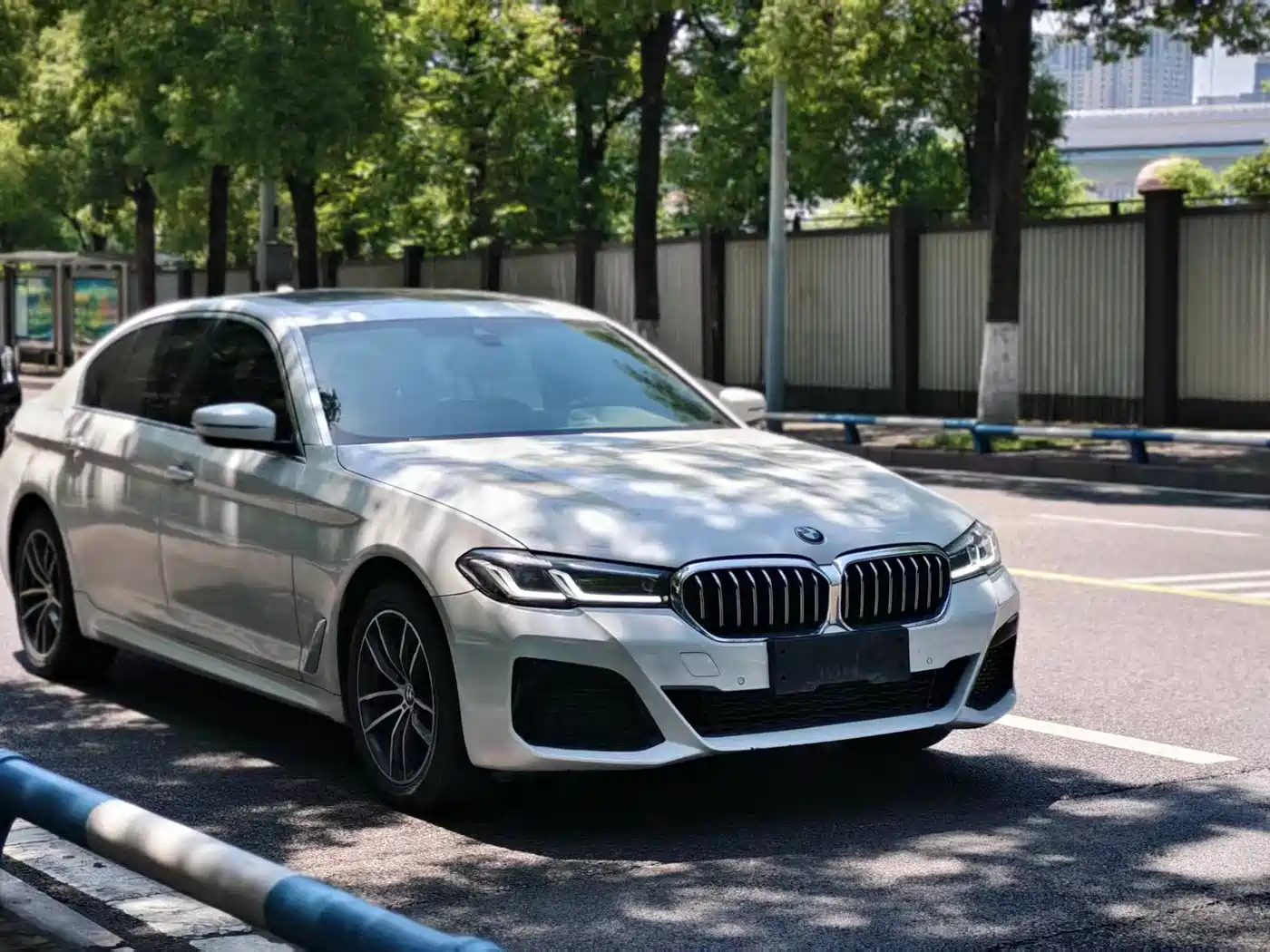 BMW 5 Series 2021 525Li M Sport Package фото 3
