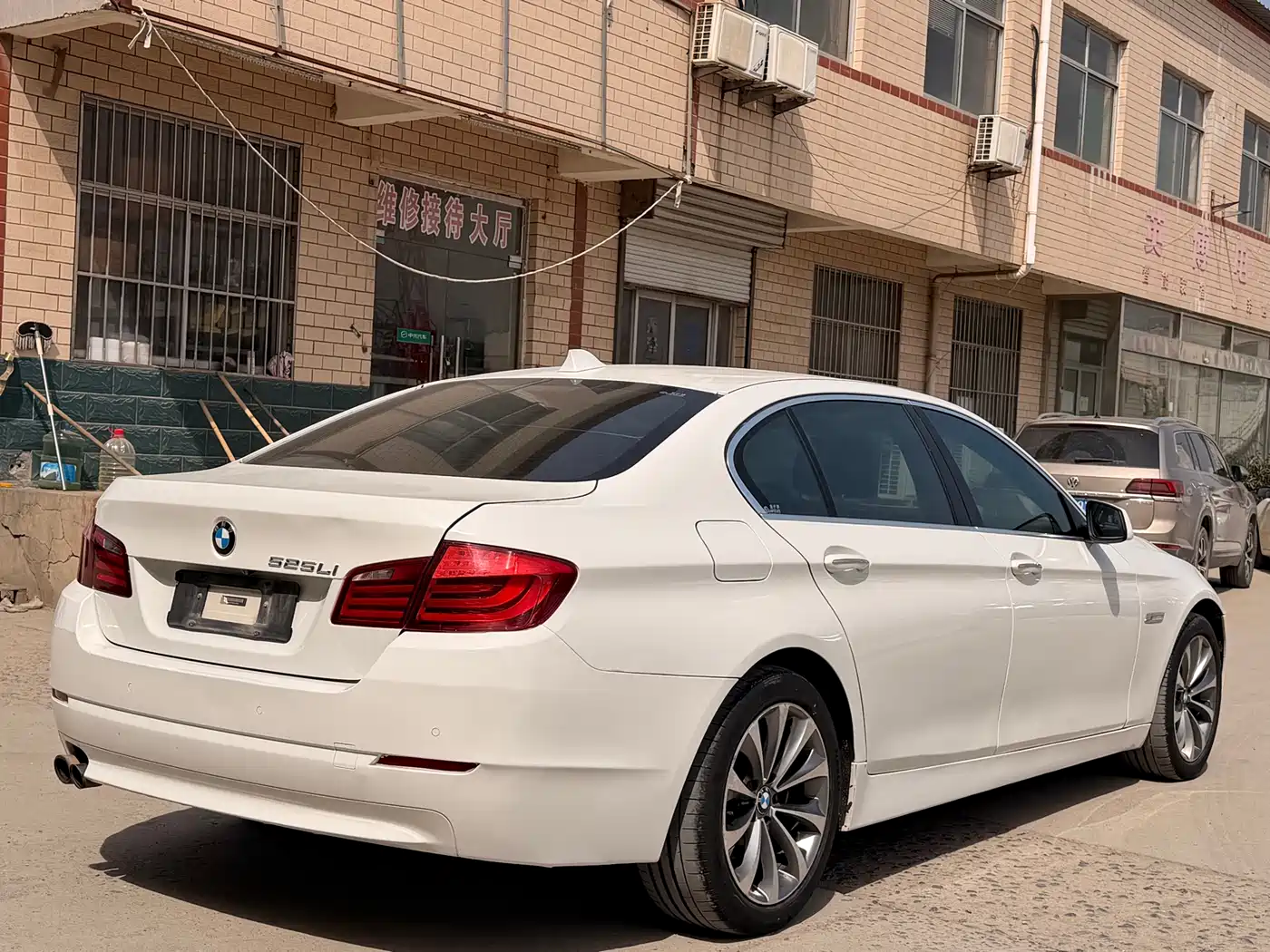 BMW 5 Series 2011 523Li Luxury фото 6