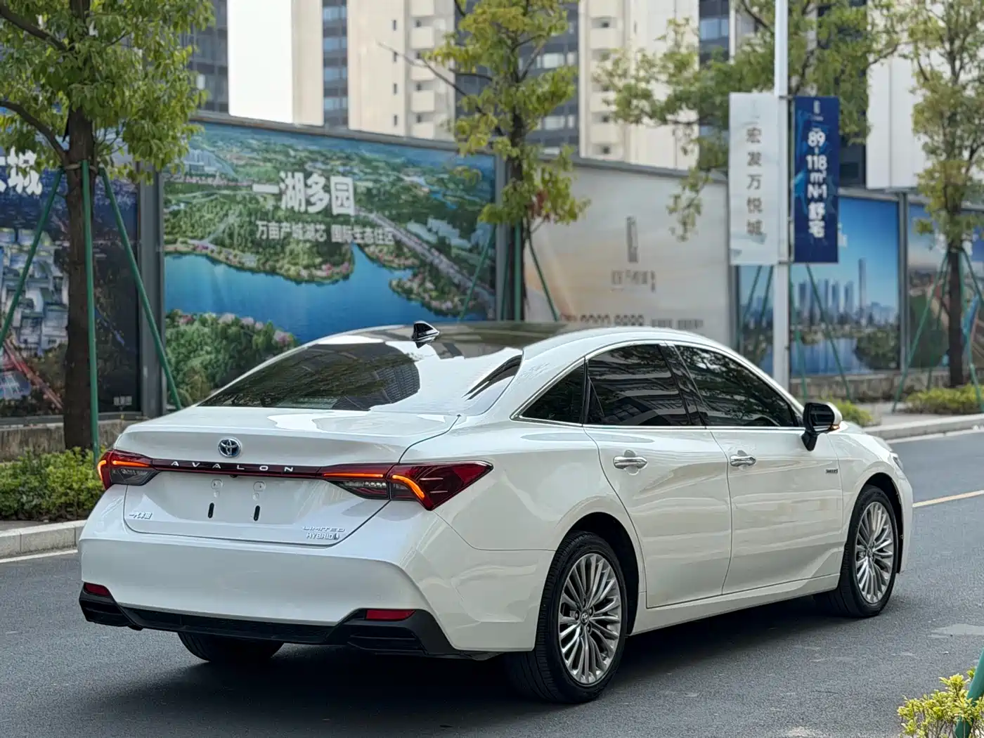 Toyota Avalon 2019 Hybrid 2.5L Limited Flagship Version China V фото 12
