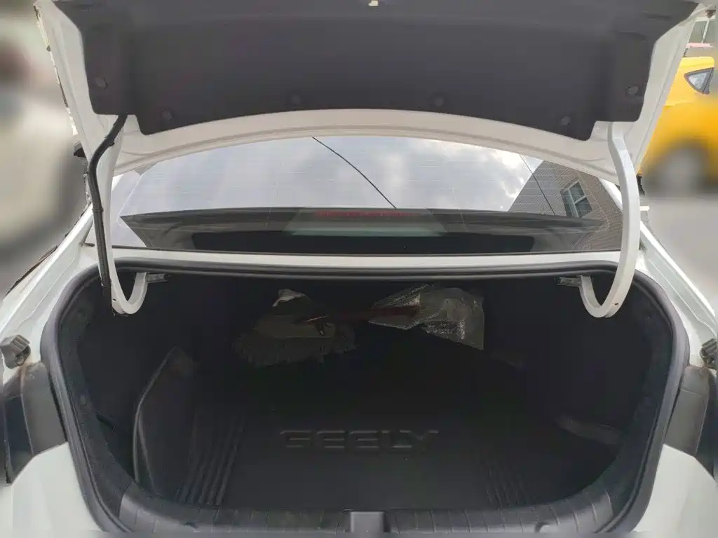 Photo 10 - Geely Emgrand L HiP