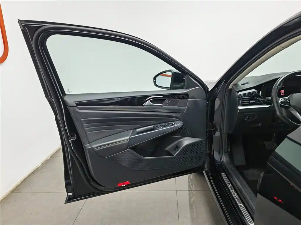 Volkswagen Passat 2023 330TSI Elite Edition фото 8