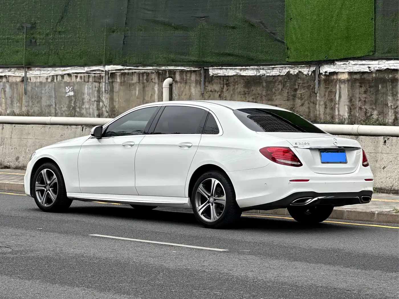 Mercedes-Benz E-Class 2016 E 200 L Sport Type фото 15