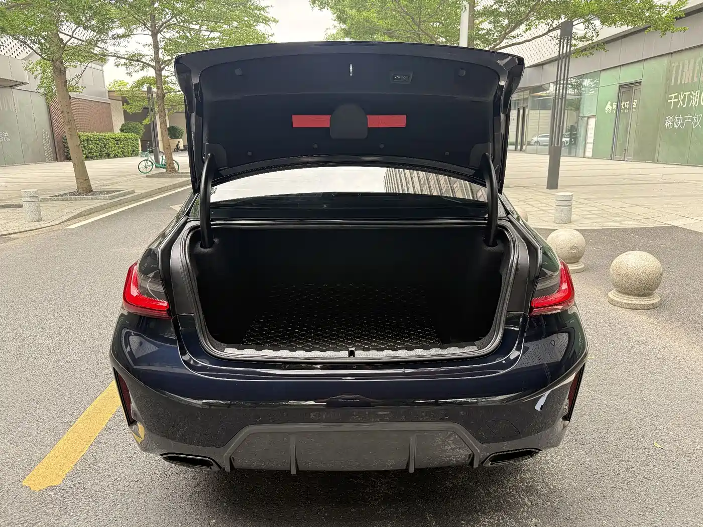 BMW 3 Series 2024 325Li M Sport Shadowline Package фото 22
