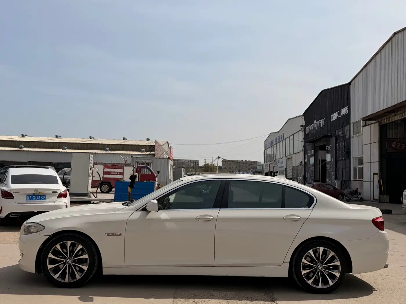 BMW 5 Series 2011 523Li Luxury фото 8