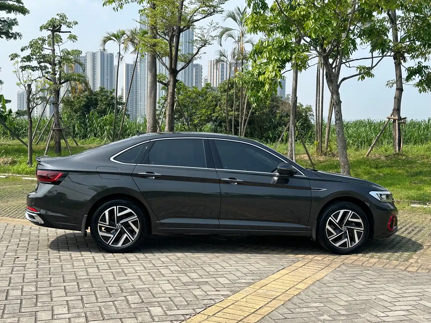 Volkswagen Sagitar 2023 300TSI DSG Surpassing Edition фото 20