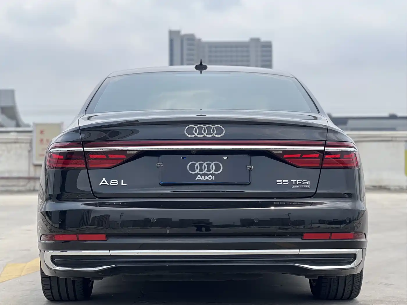 AUDI A8