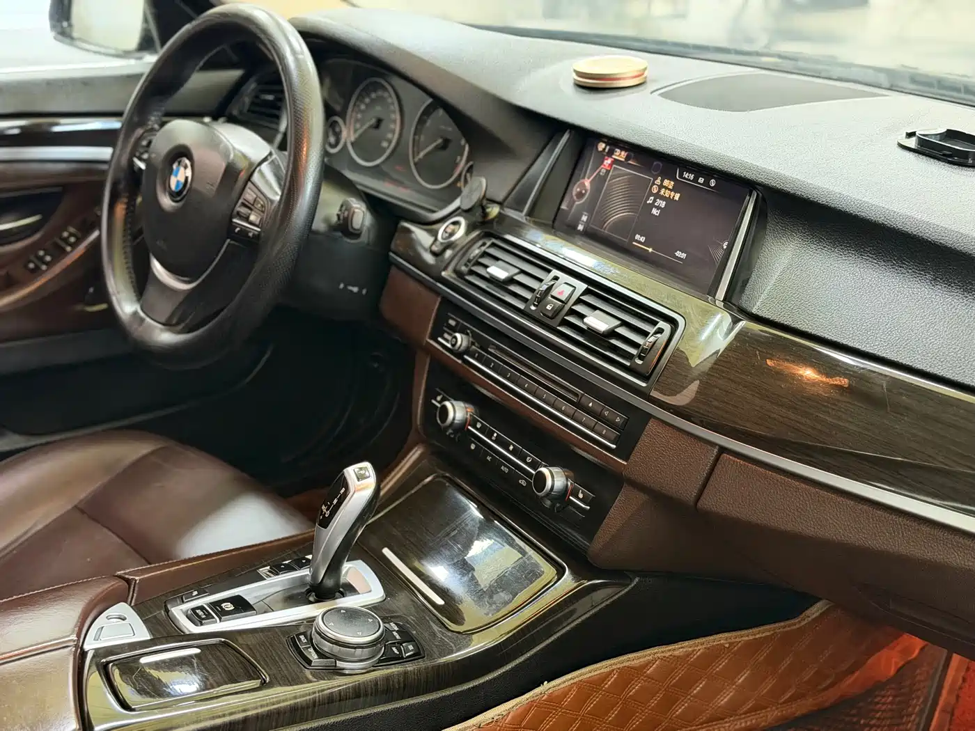 BMW 5 Series 2014 525Li Luxury Design Package фото 6