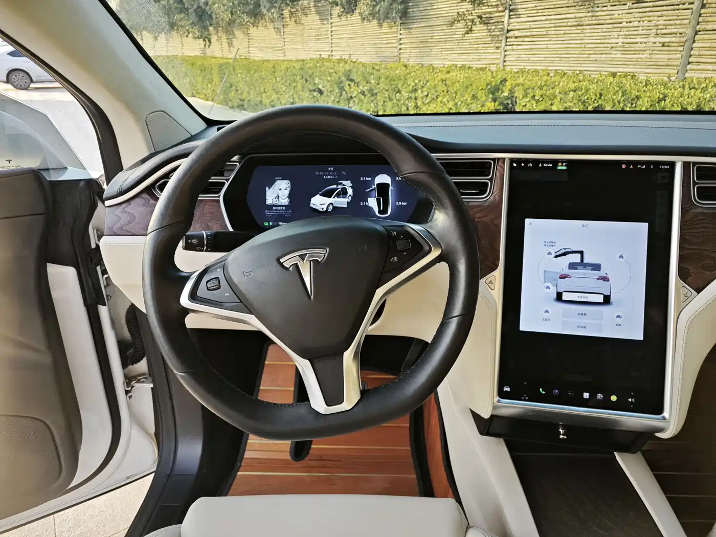 TESLA MODEL X