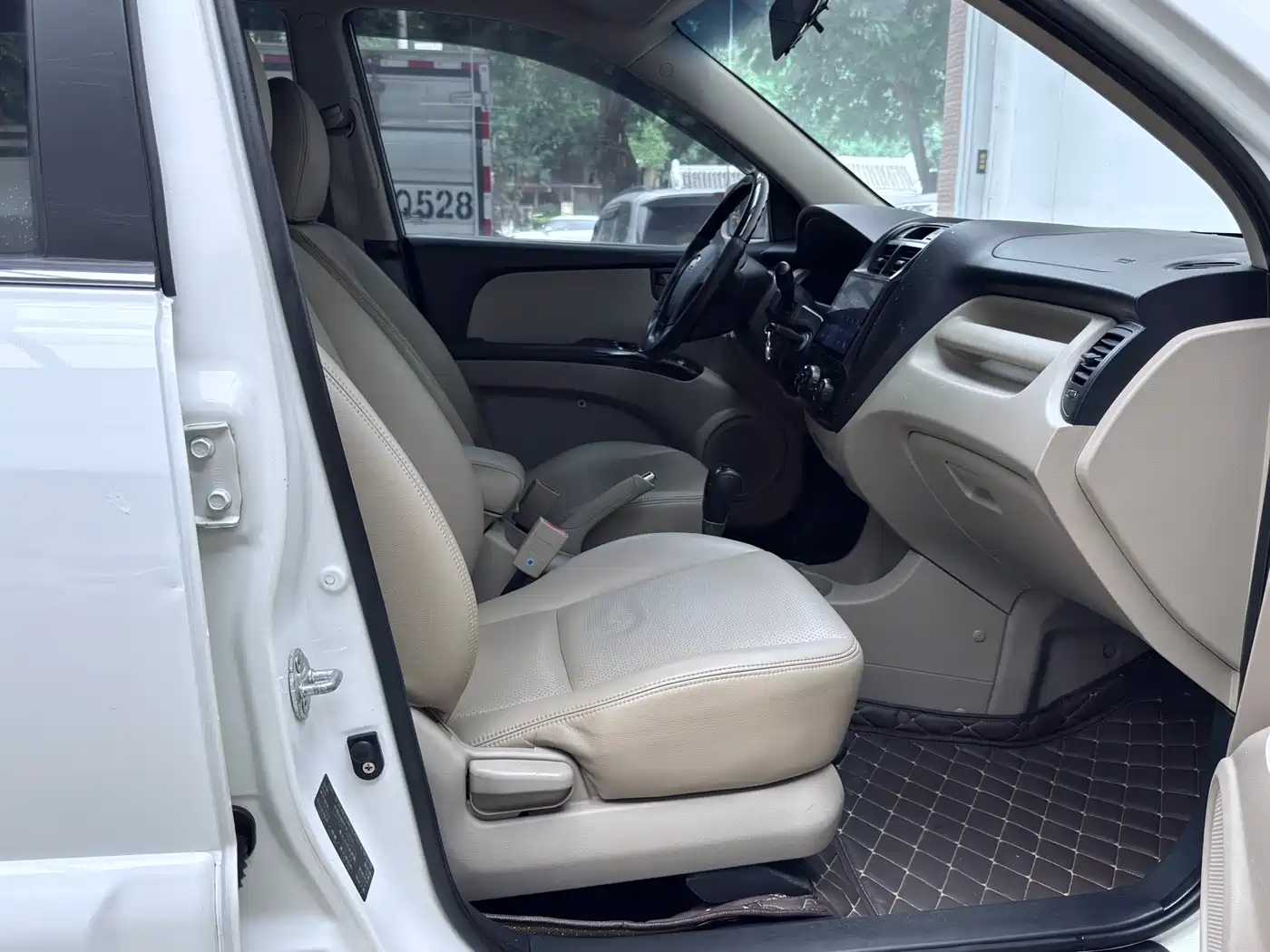 Kia Sportage 2012 2.0L Automatic 2WD GL фото 8