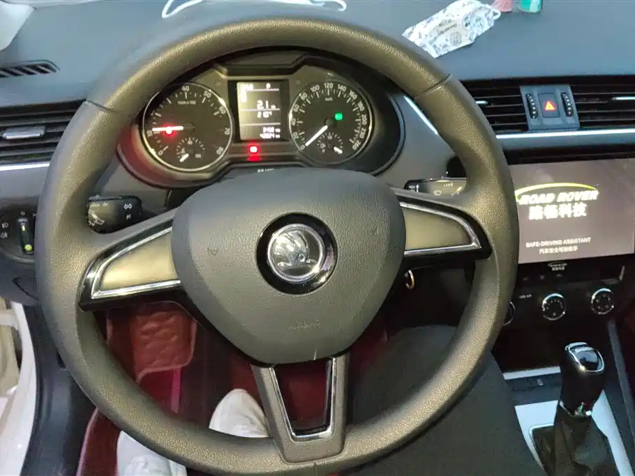 Škoda Octavia 2017 1.6L Automatic Pioneer Edition фото 15