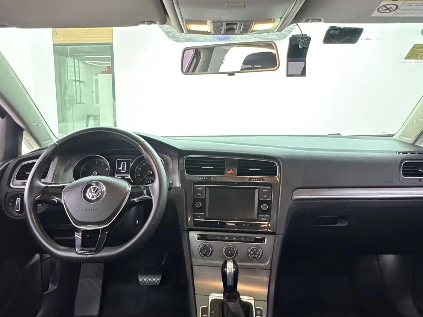 Volkswagen Golf 2015 1.6L Automatic Comfort фото 6